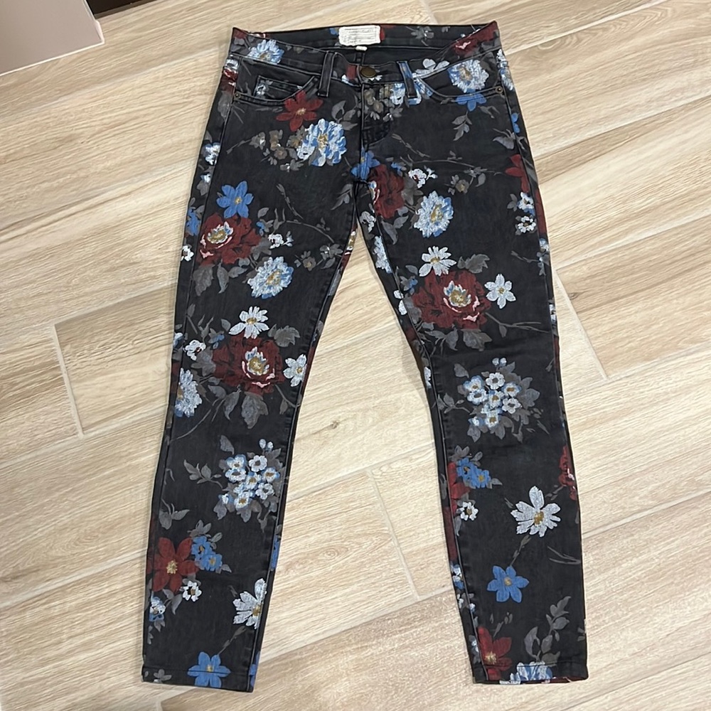 Current Elliott size 24 Stiletto jeans in Black Wildflower, cropped